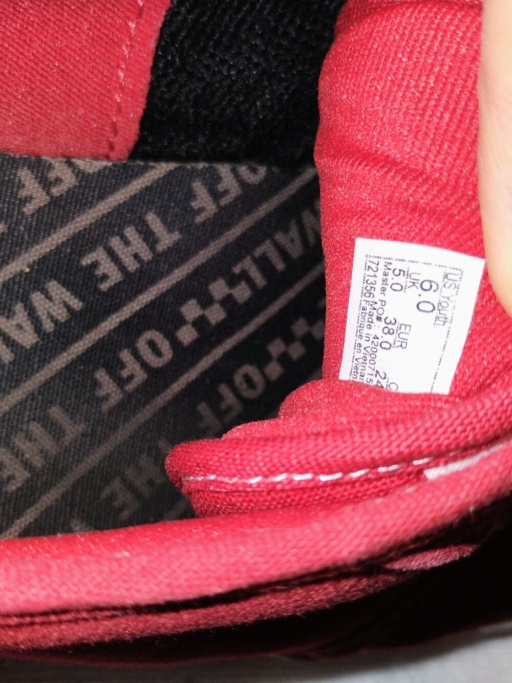 Red vans - Picture 3 of 3